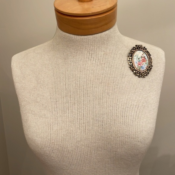 Vintage Hand Painted Ceramic Floral Cameo in a Antique Gold-tone Frame - Picture 10 of 16